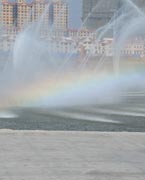 晉陽湖噴泉
　　晉陽湖公園是城市綜合型生態(tài)濱水公園，其景觀工程分為10大區(qū)域，有生態(tài)自然游覽區(qū)、僑鄉(xiāng)文化廣場區(qū)、古厝文化體驗區(qū)、濕地生態(tài)科普區(qū)、城市文化廣場區(qū)、生態(tài)島休閑區(qū)、山林沙地游玩區(qū)和水上活動區(qū)。 