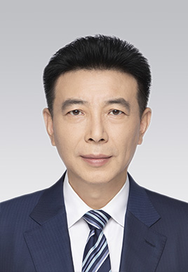 陳贄，男，漢族，1965年10月生，研究生學(xué)歷，中共黨員，現(xiàn)任人民日?qǐng)?bào)社編委委員、海外版編輯部總編輯。