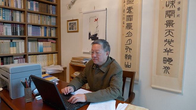 南京大學(xué)人文社會科學(xué)資深教授莫礪鋒。受訪者供圖