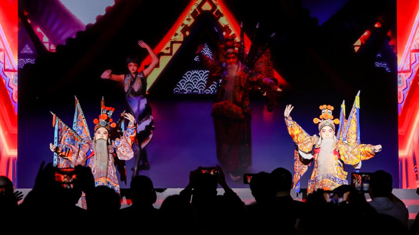 京劇演員與虛擬人“跨次元”合作《新定軍山》。主辦方供圖